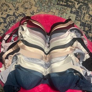 LOT OF 13 VANITY FAIR BRA - 40D